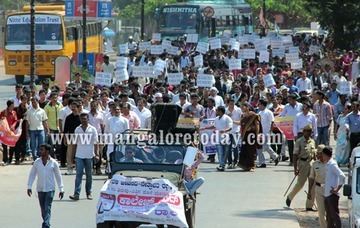 Students protest against Netravathi river diversion in Mangalore